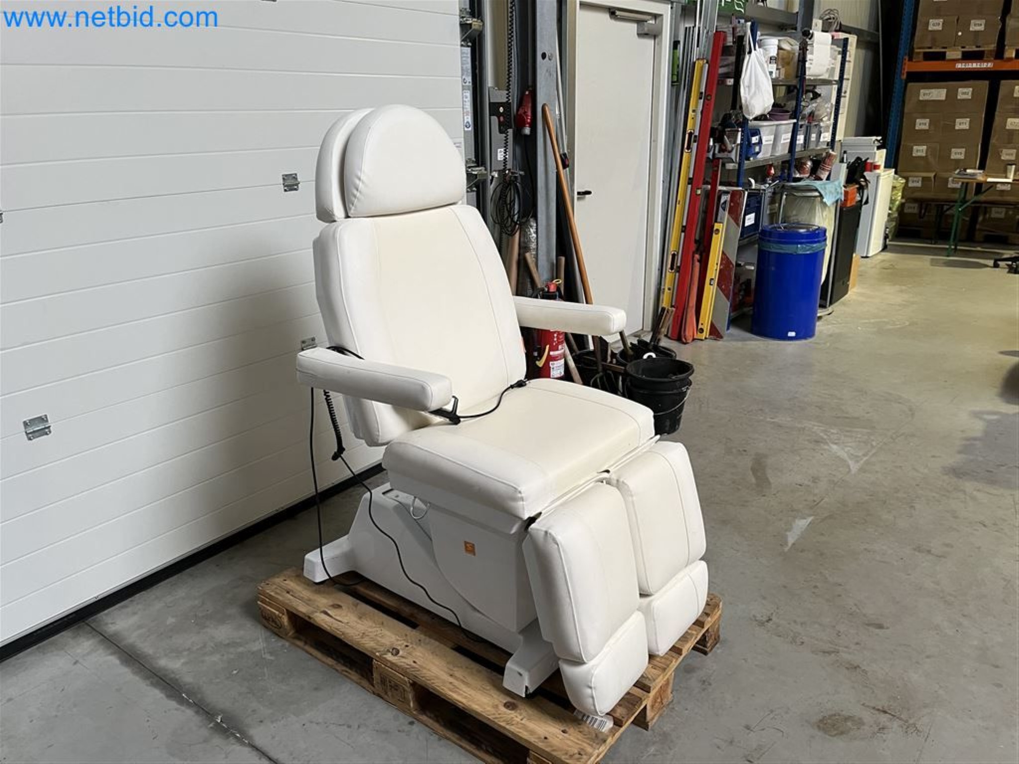 Técnica de un salón de belleza para reducir el tejido adiposo-2