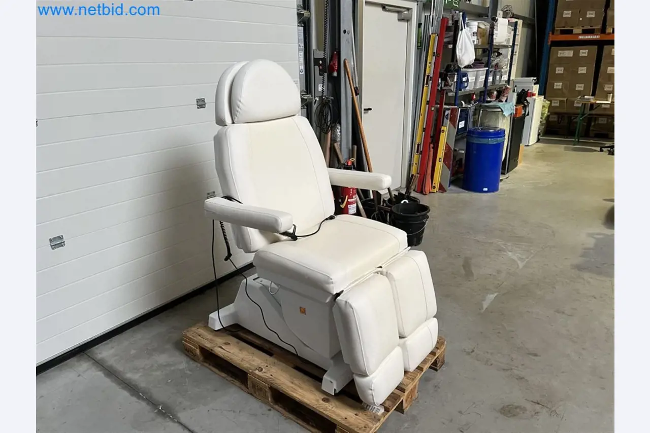 Técnica de un salón de belleza para reducir el tejido adiposo-2