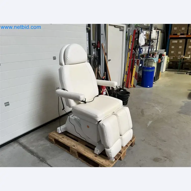 Técnica de un salón de belleza para reducir el tejido adiposo-2