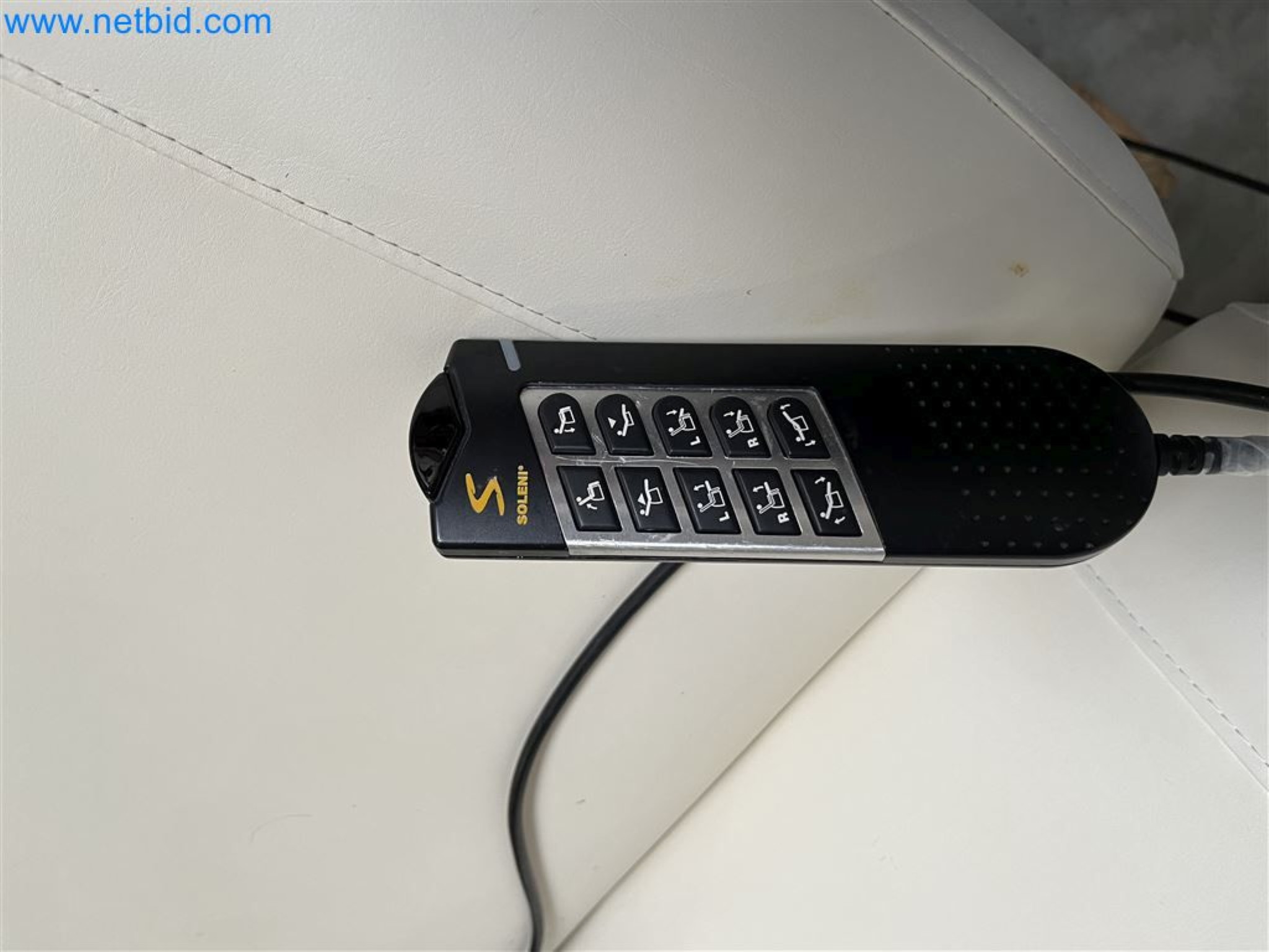 Técnica de un salón de belleza para reducir el tejido adiposo-3