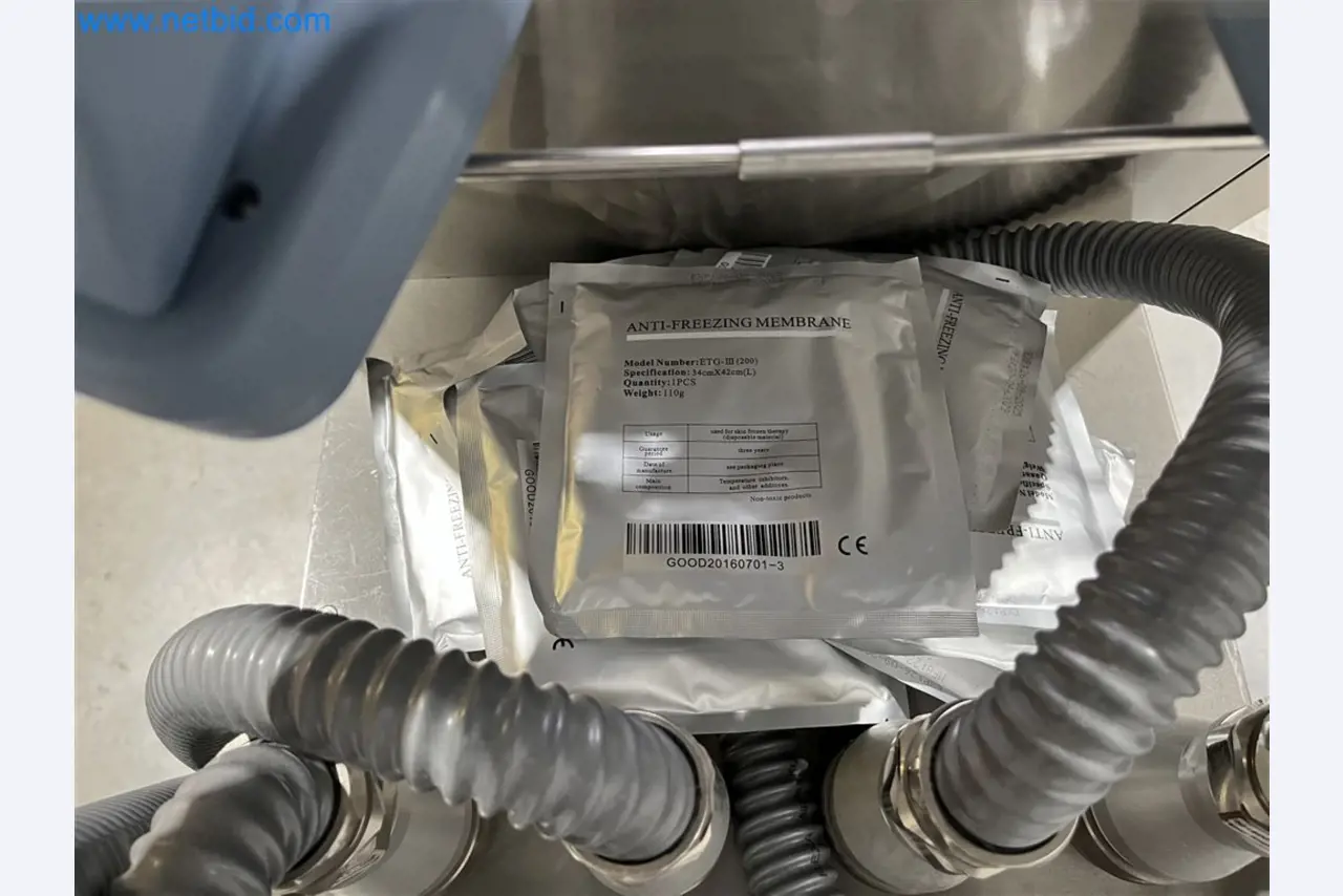 Técnica de un salón de belleza para reducir el tejido adiposo-6