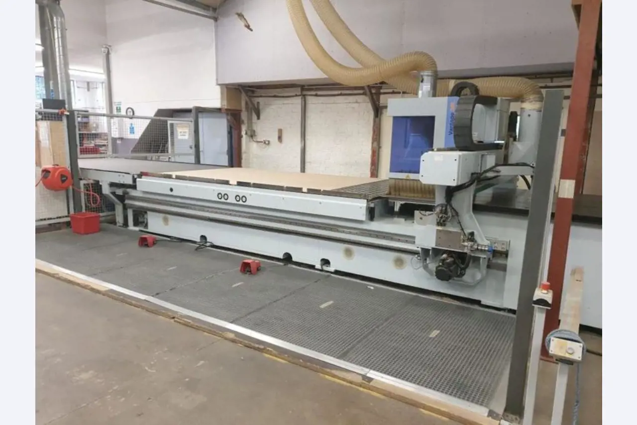 CNC-Holzbearbeitungs-/Plattenbearbeitungsmaschinen-1