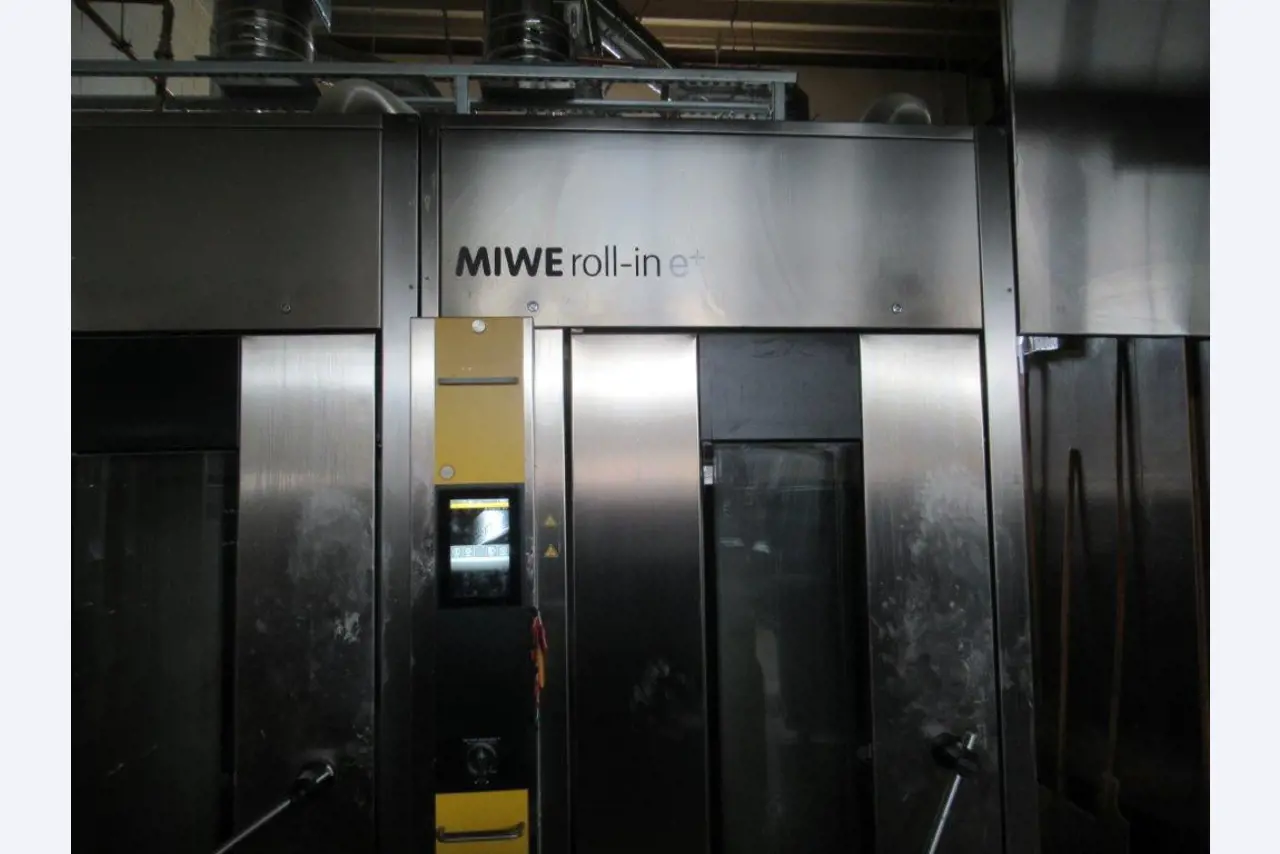 Máquinas e equipamentos de produção de panificação para uma padaria-1