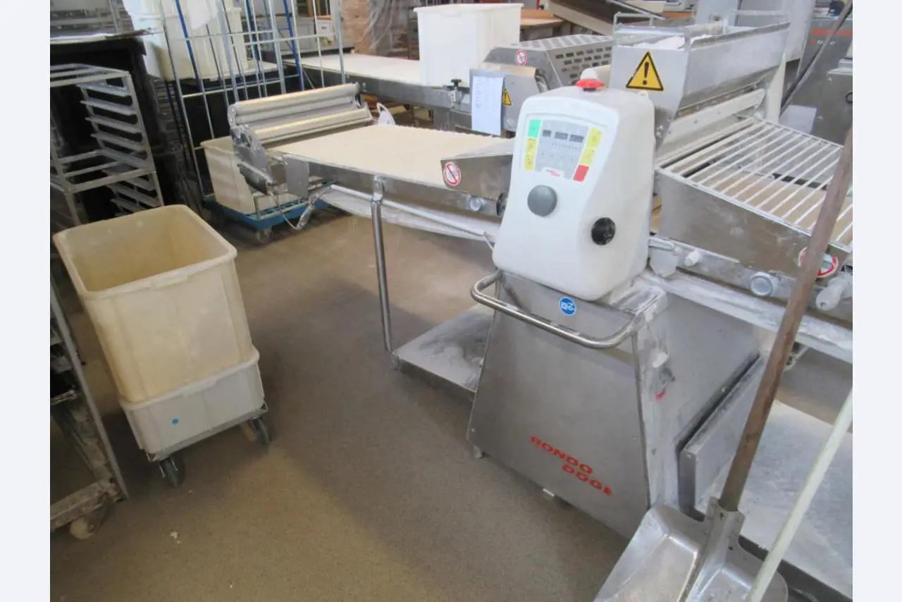 Bäckereiproduktionsmaschinen- und Ausstattung einer Bäckerei-1