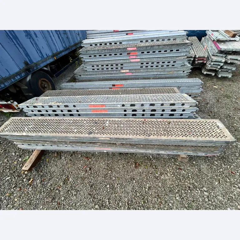 1 partij gevelsteigers, LAAG met uitgebreide accessoires, ca. 3.800 vierkante meter-1