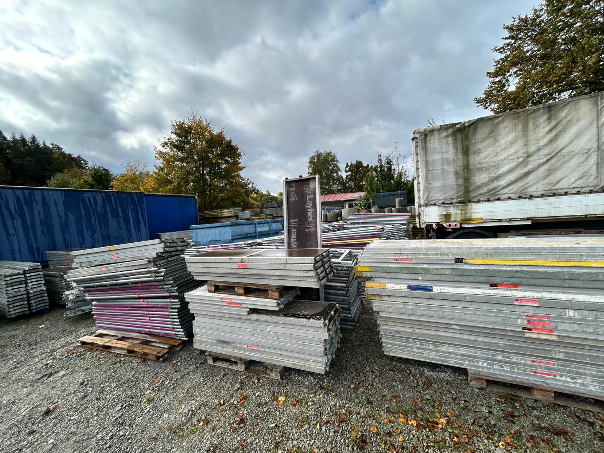 1 lot of façade scaffolding, LAYER, with accessories, approx. 3,800 sqm-5