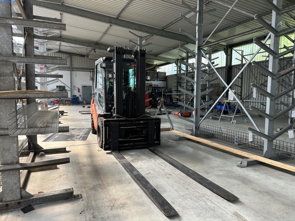 Flurfördergeräte Lagertechnik und Bandsägeautomat-1