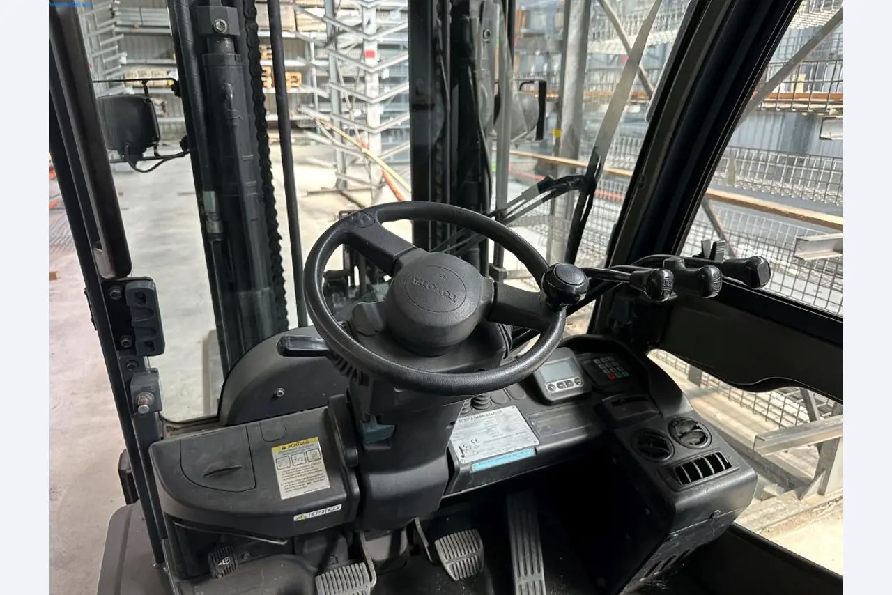 Appareils de manutention Technique de stockage et scie à ruban automatique-3