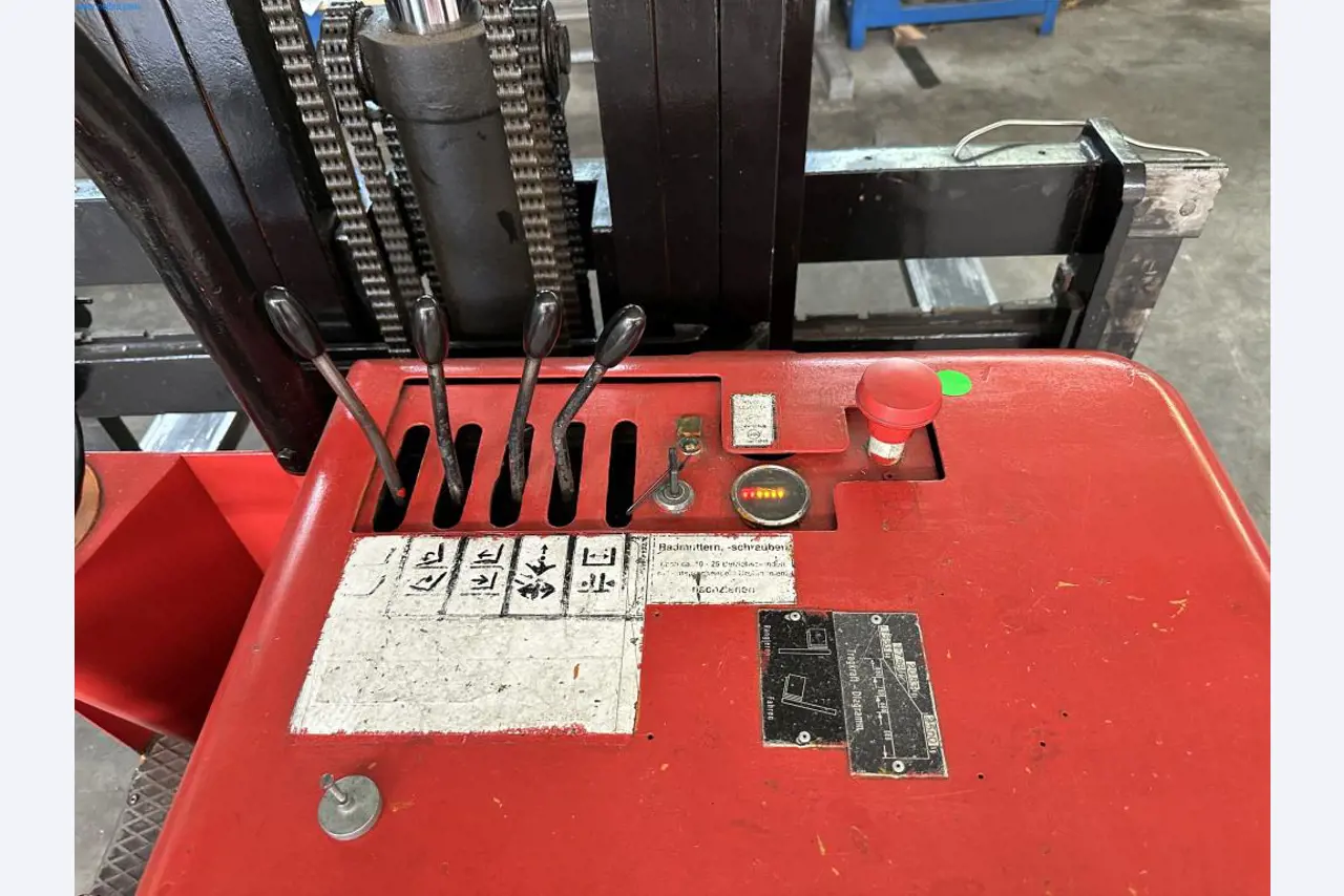 Flurfördergeräte Lagertechnik und Bandsägeautomat-15