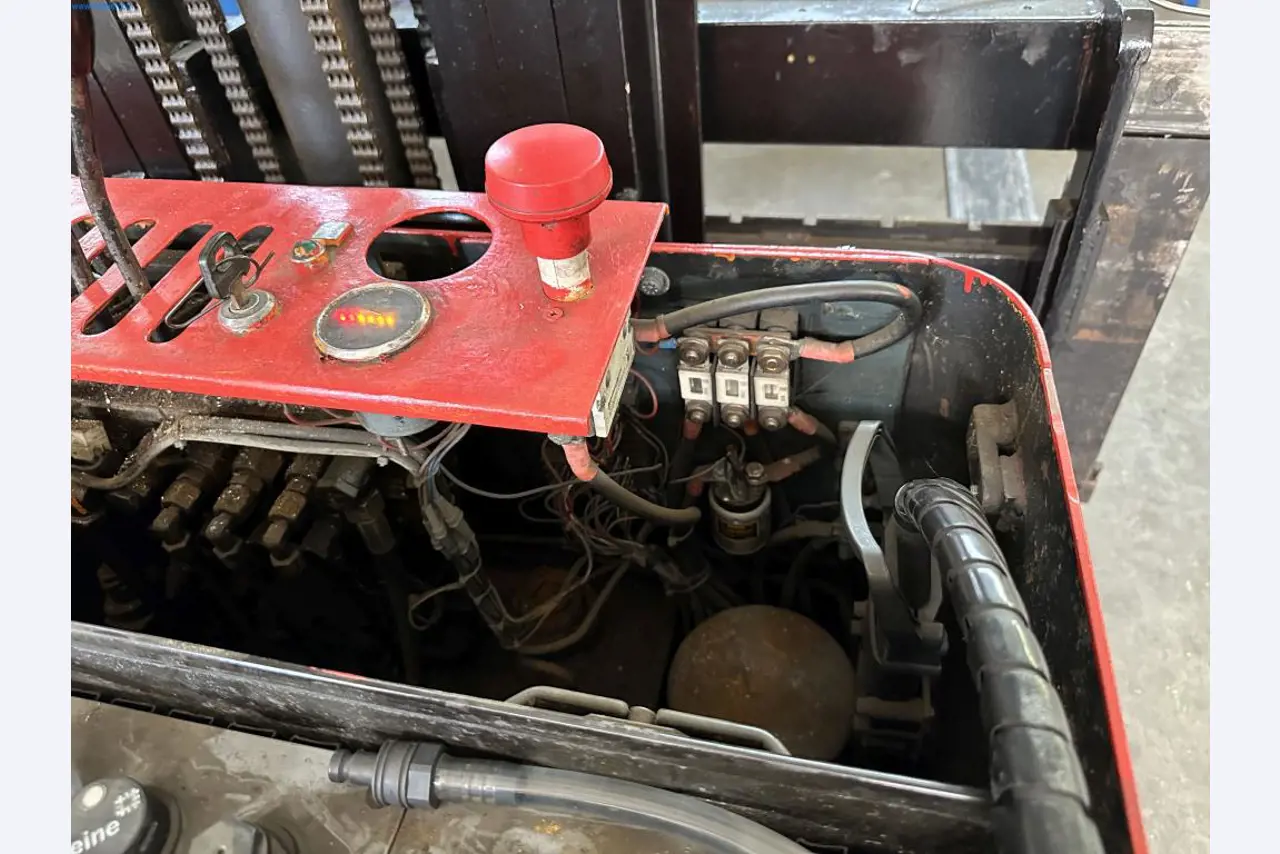 Flurfördergeräte Lagertechnik und Bandsägeautomat-4
