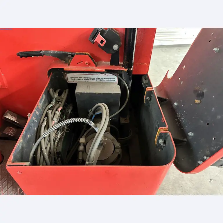 Flurfördergeräte Lagertechnik und Bandsägeautomat-5