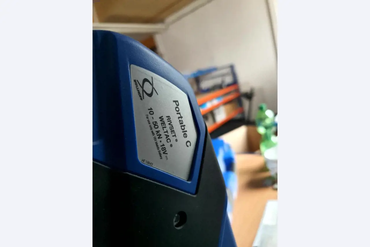 dobře udržované stroje a elektrické příslušenství z oblasti elektrického vytápění.-3