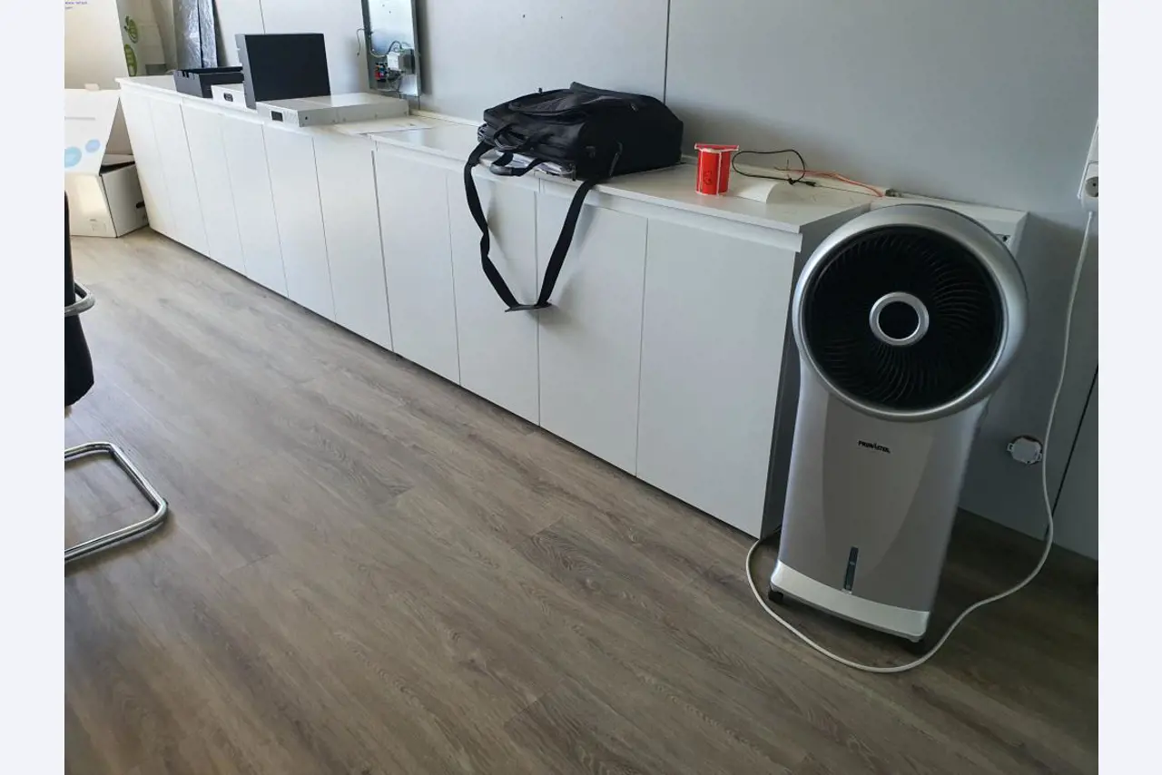 dobře udržované stroje a elektrické příslušenství z oblasti elektrického vytápění.-2