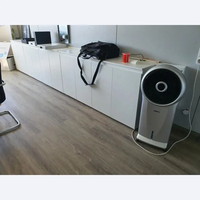 dobře udržované stroje a elektrické příslušenství z oblasti elektrického vytápění.-2