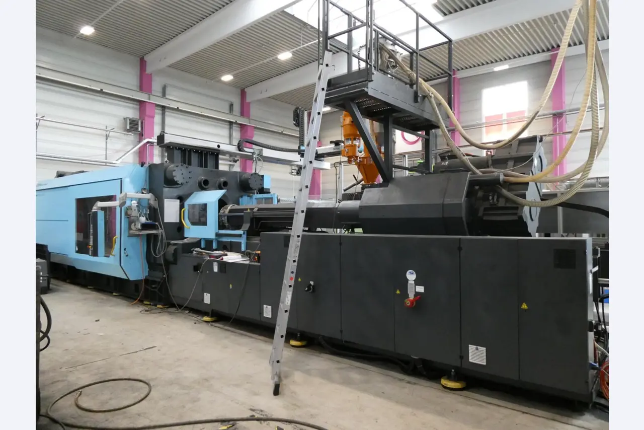 Engel injection molding machines and machines from the plastics industry-3