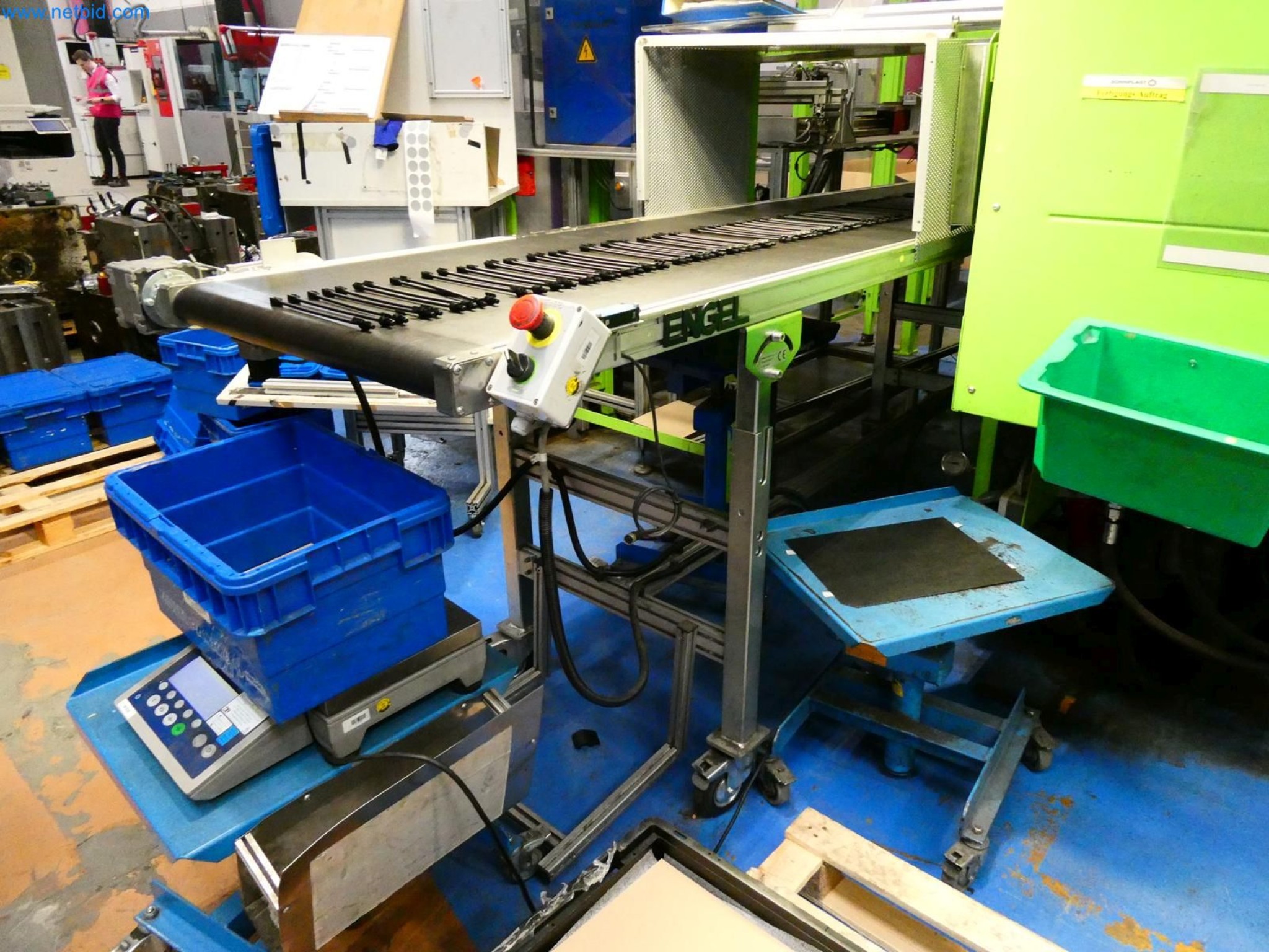 Engel Spritzgießmaschinen und Maschinen aus der Kunststoffindustrie-10