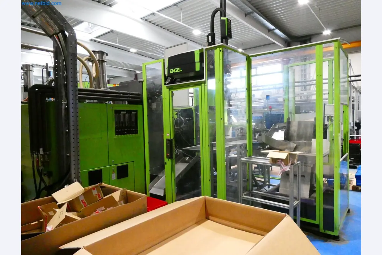 Engel Spritzgießmaschinen und Maschinen aus der Kunststoffindustrie-11