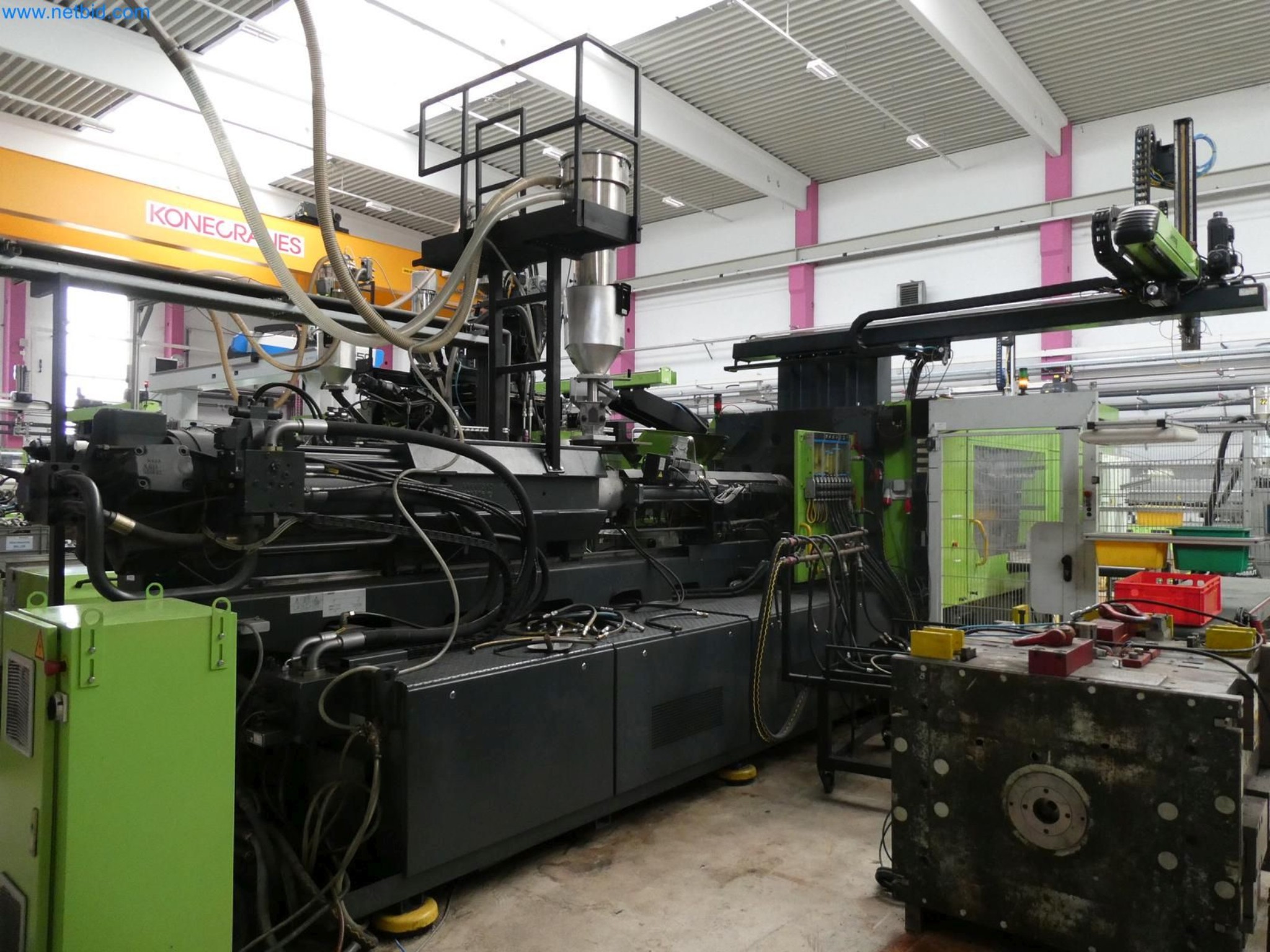 Engel Spritzgießmaschinen und Maschinen aus der Kunststoffindustrie-10