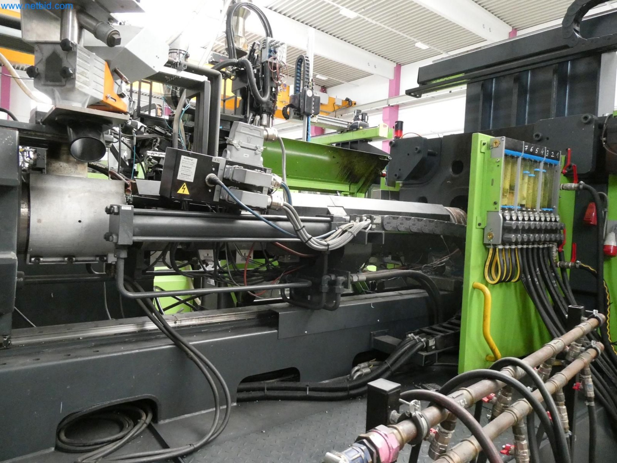 Engel Spritzgießmaschinen und Maschinen aus der Kunststoffindustrie-11