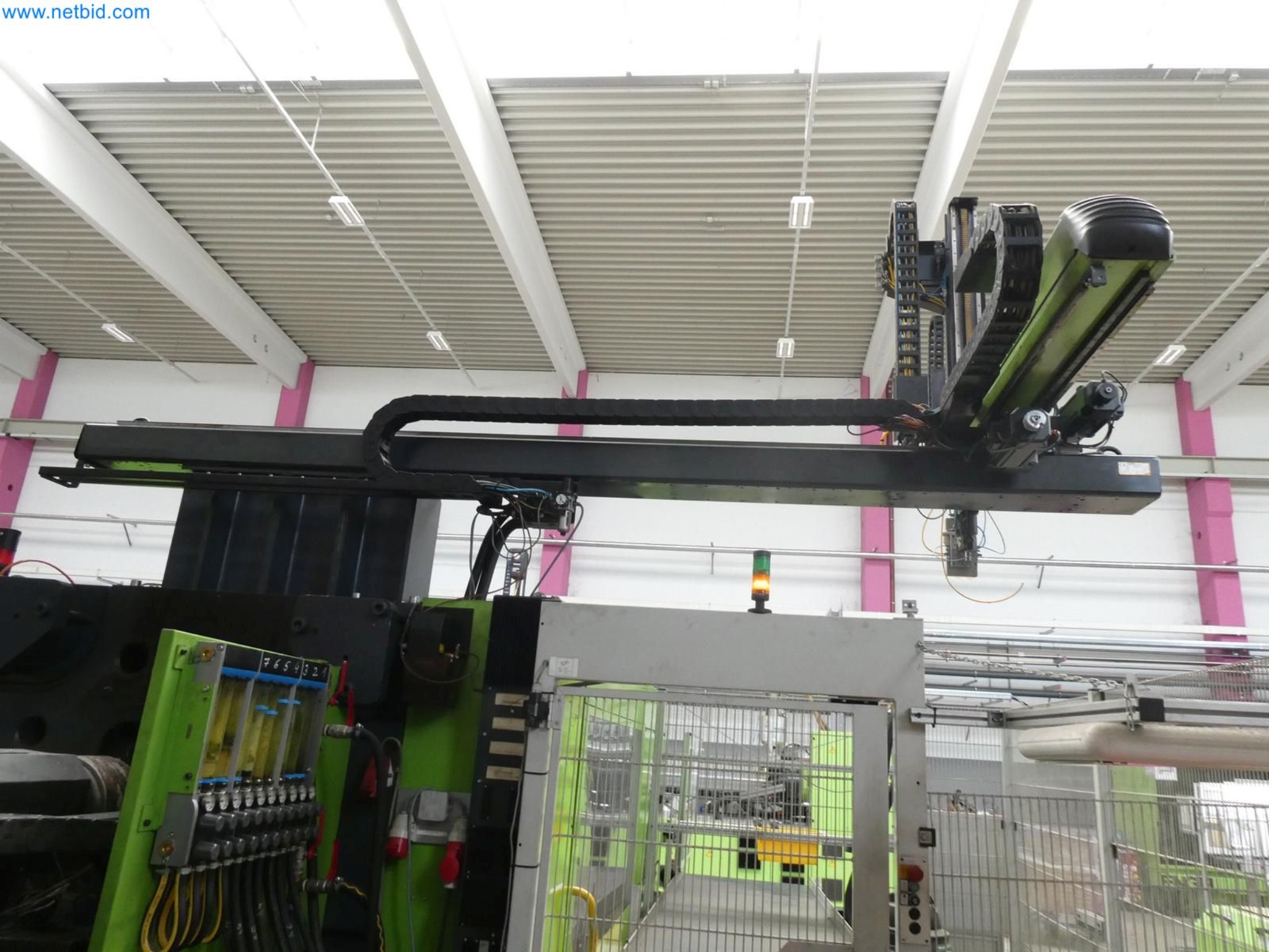 Engel Spritzgießmaschinen und Maschinen aus der Kunststoffindustrie-9