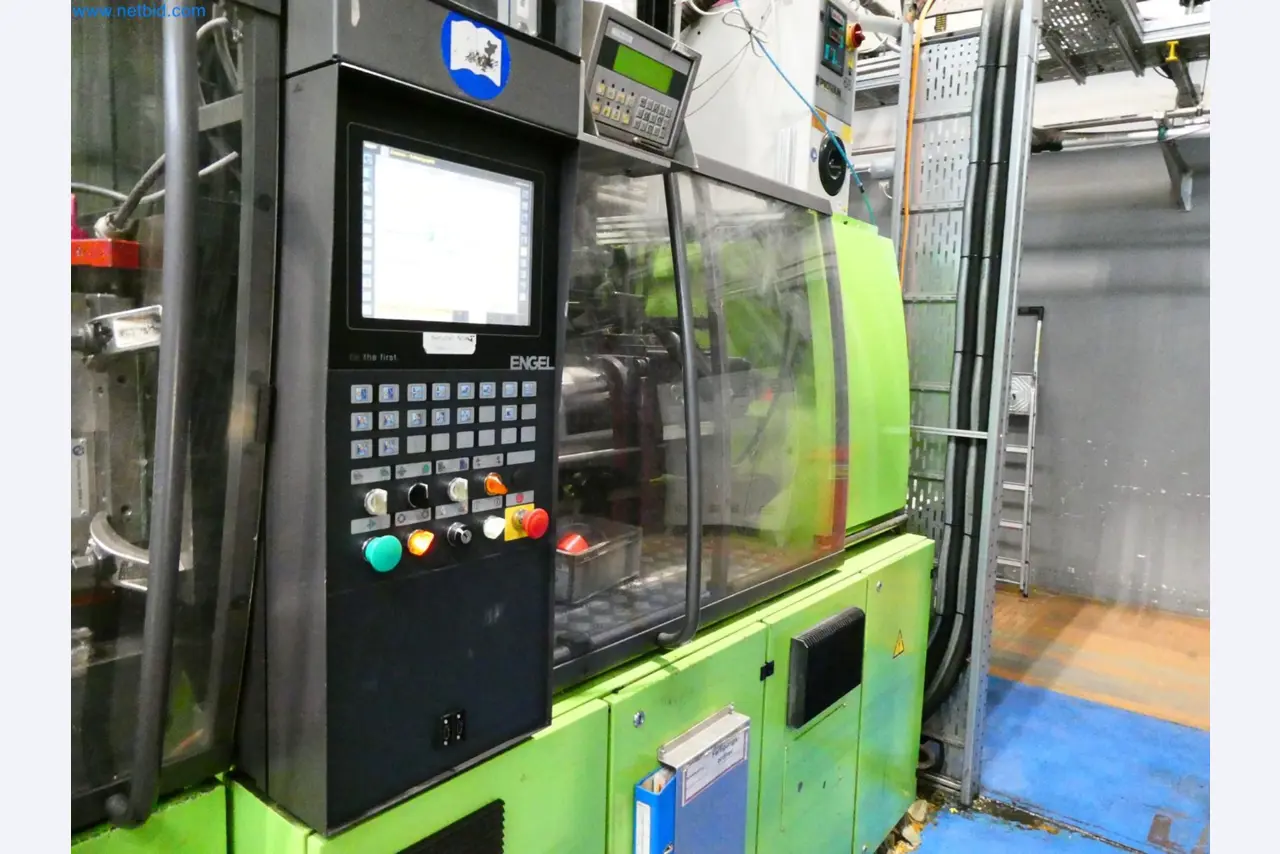 Engel Spritzgießmaschinen und Maschinen aus der Kunststoffindustrie-1