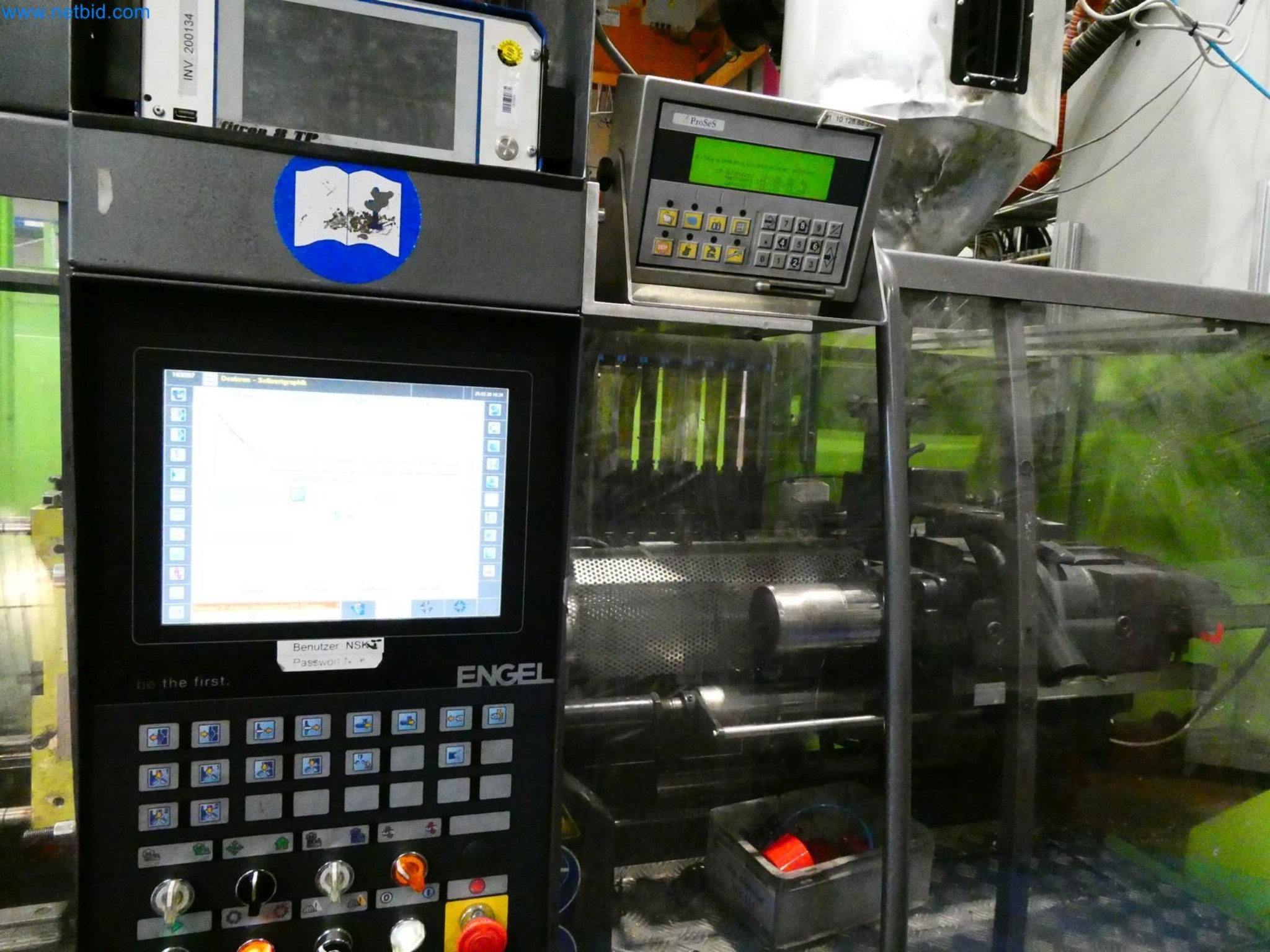 Engel Spritzgießmaschinen und Maschinen aus der Kunststoffindustrie-3