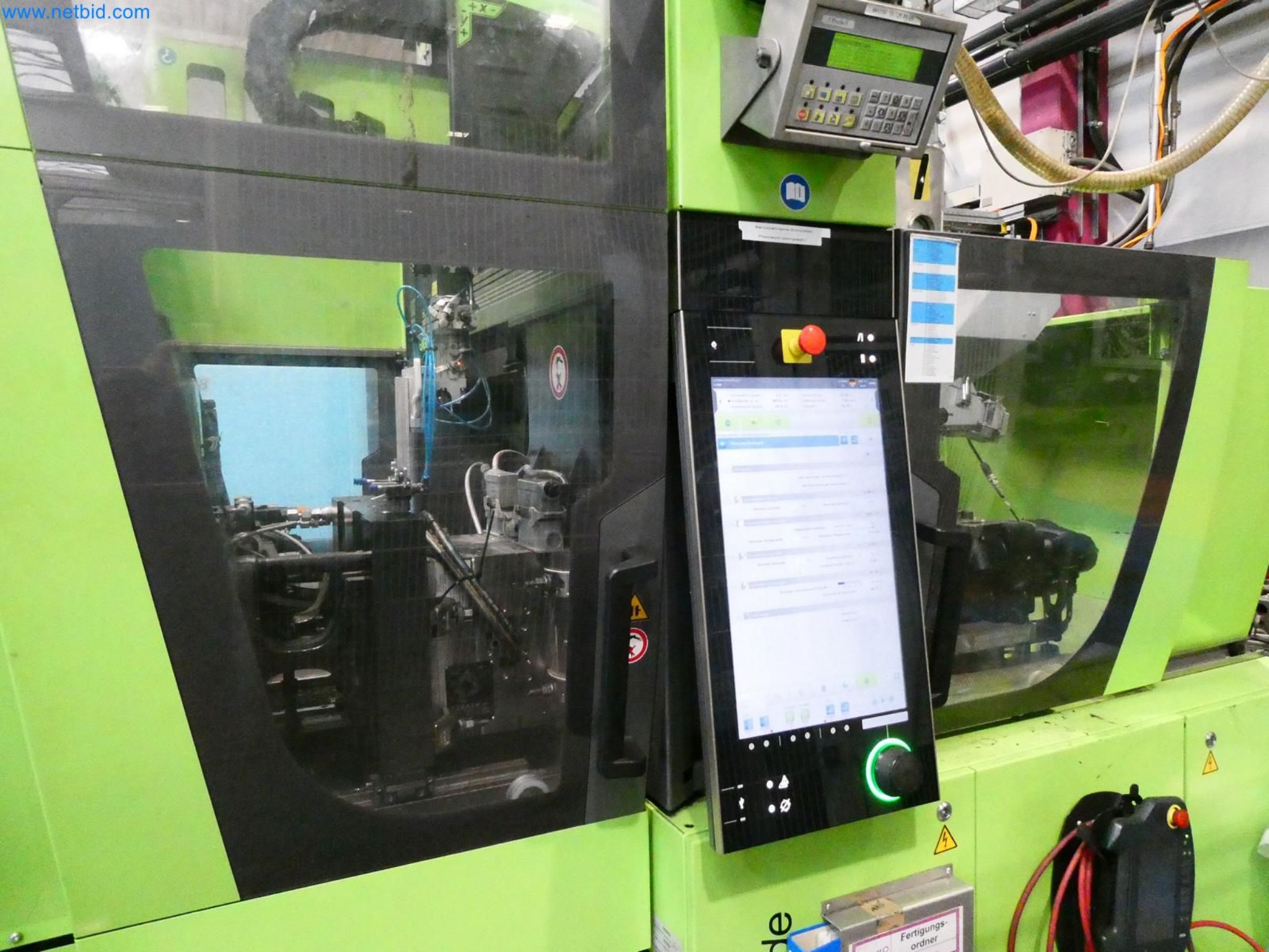 Engel Spritzgießmaschinen und Maschinen aus der Kunststoffindustrie-3