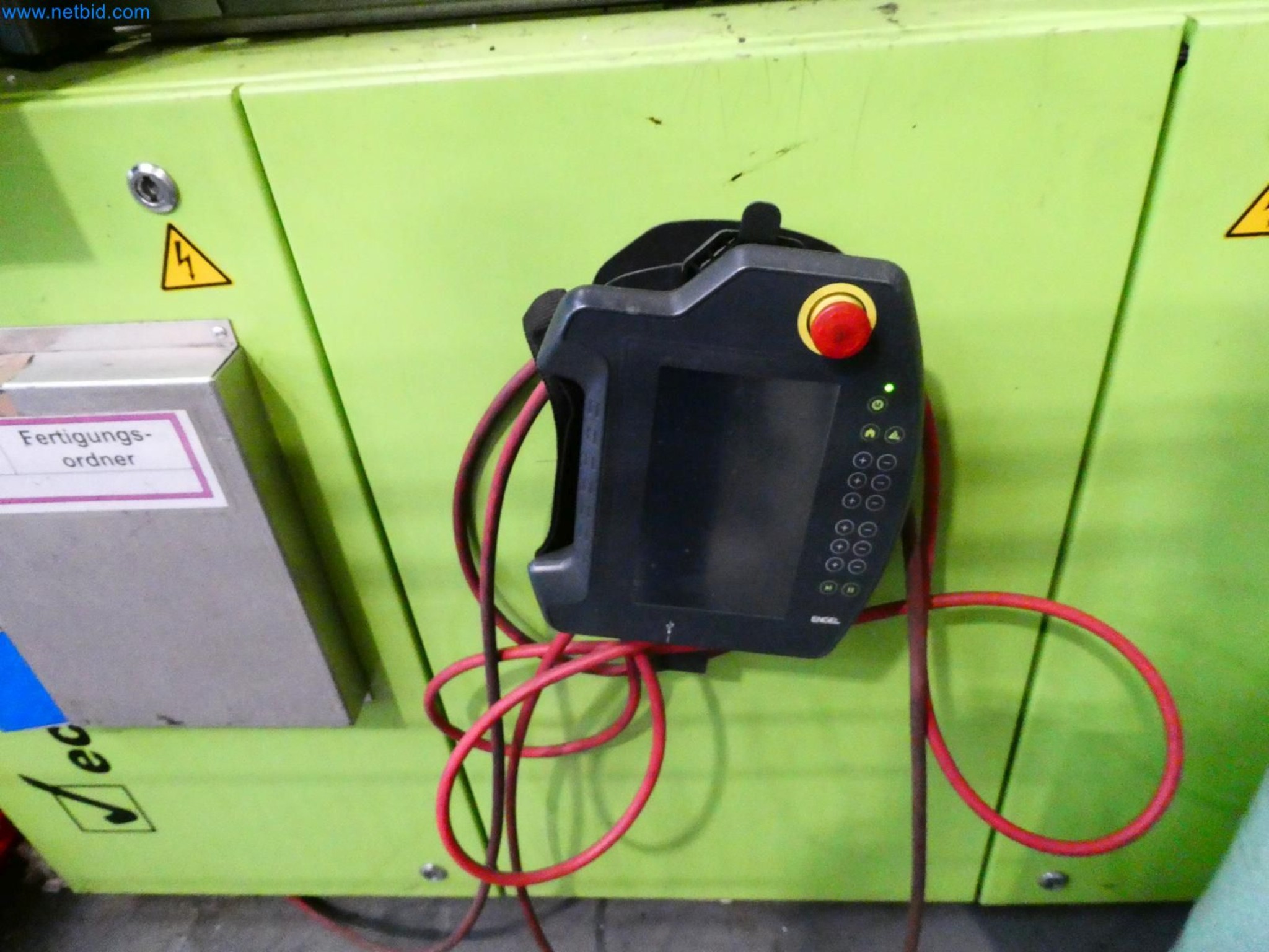 Engel Spritzgießmaschinen und Maschinen aus der Kunststoffindustrie-4