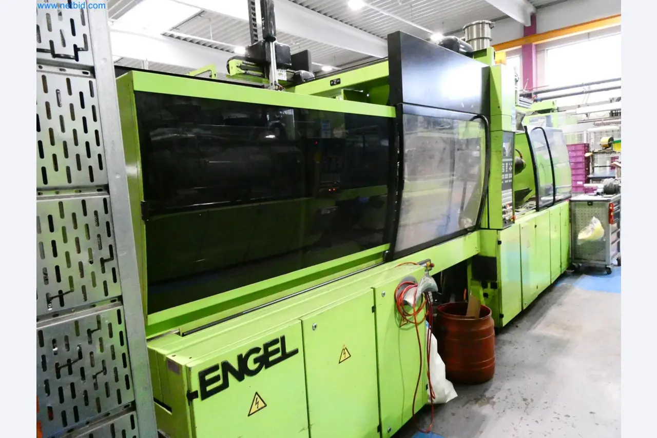 Engel Spritzgießmaschinen und Maschinen aus der Kunststoffindustrie-2