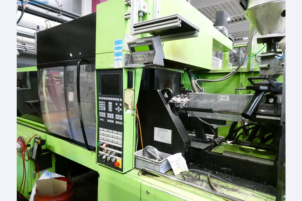 Engel Spritzgießmaschinen und Maschinen aus der Kunststoffindustrie-4