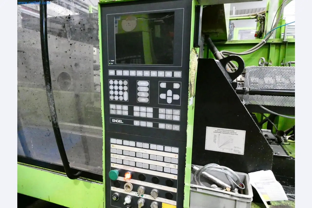Engel Spritzgießmaschinen und Maschinen aus der Kunststoffindustrie-6