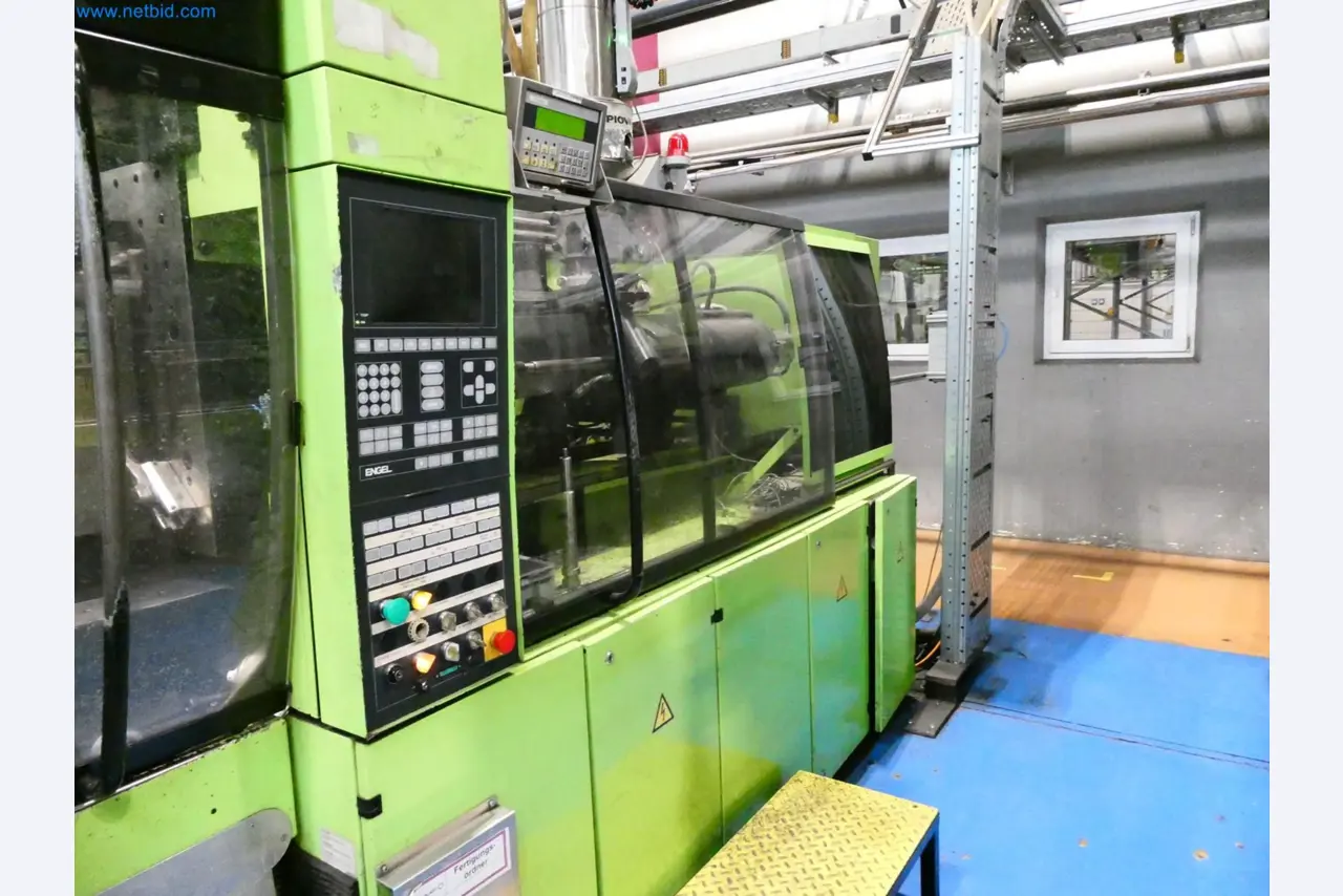 Engel Spritzgießmaschinen und Maschinen aus der Kunststoffindustrie-3