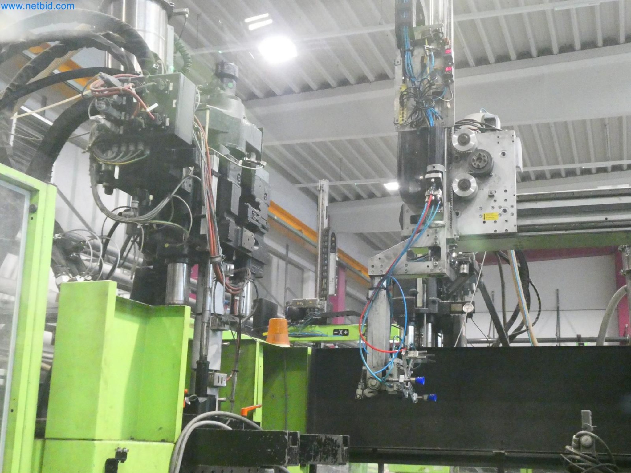 Engel Spritzgießmaschinen und Maschinen aus der Kunststoffindustrie-5