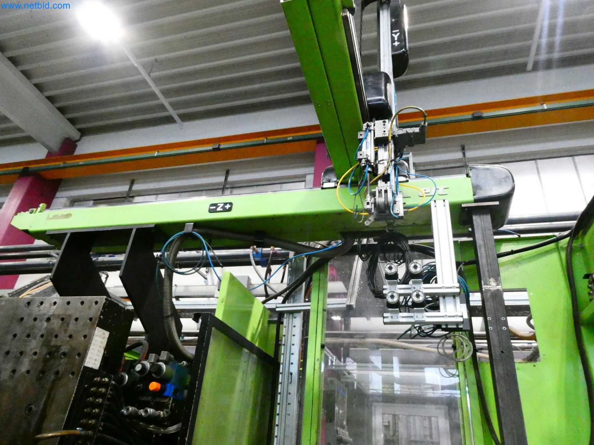 Engel Spritzgießmaschinen und Maschinen aus der Kunststoffindustrie-10