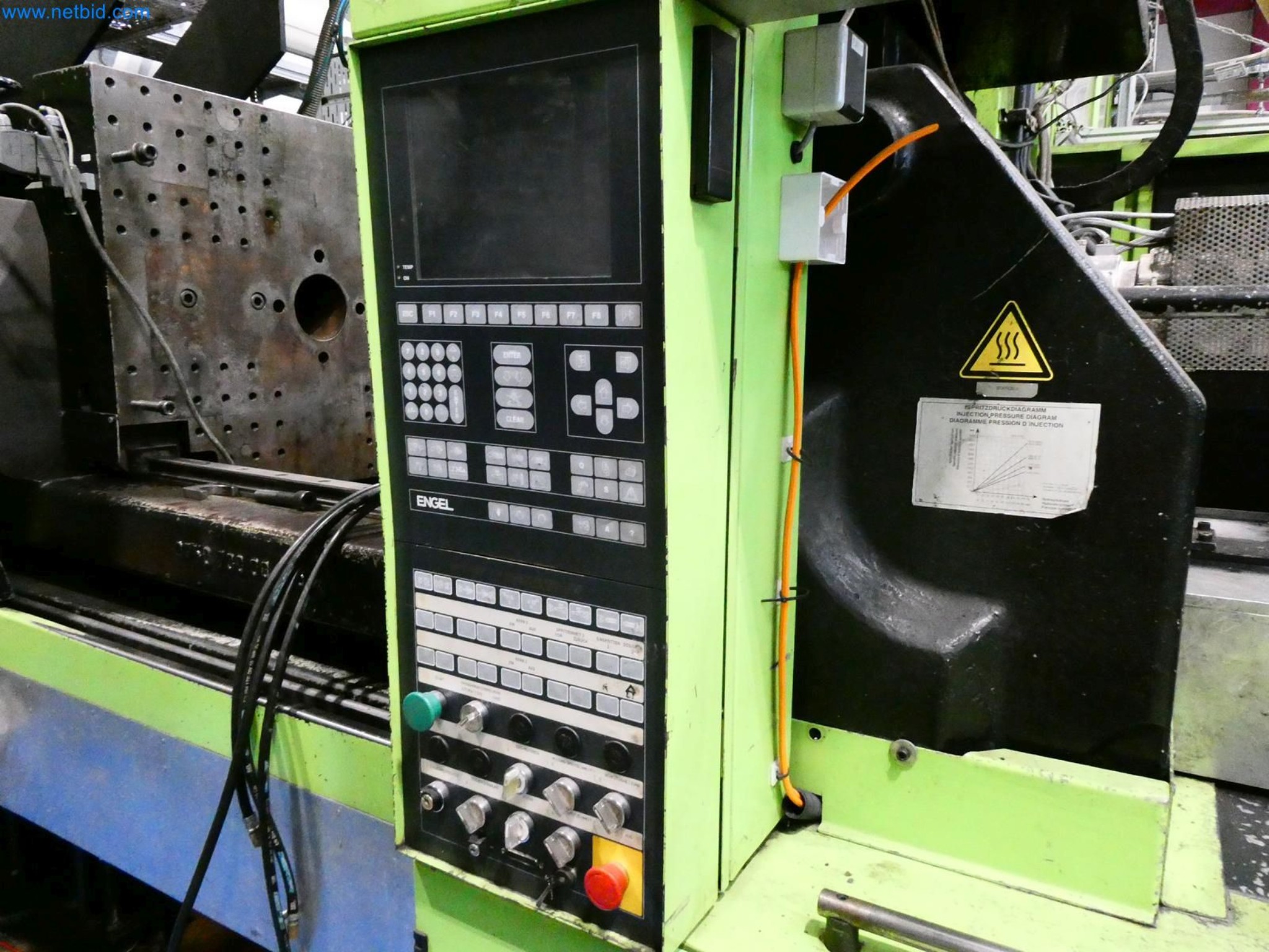 Engel Spritzgießmaschinen und Maschinen aus der Kunststoffindustrie-13