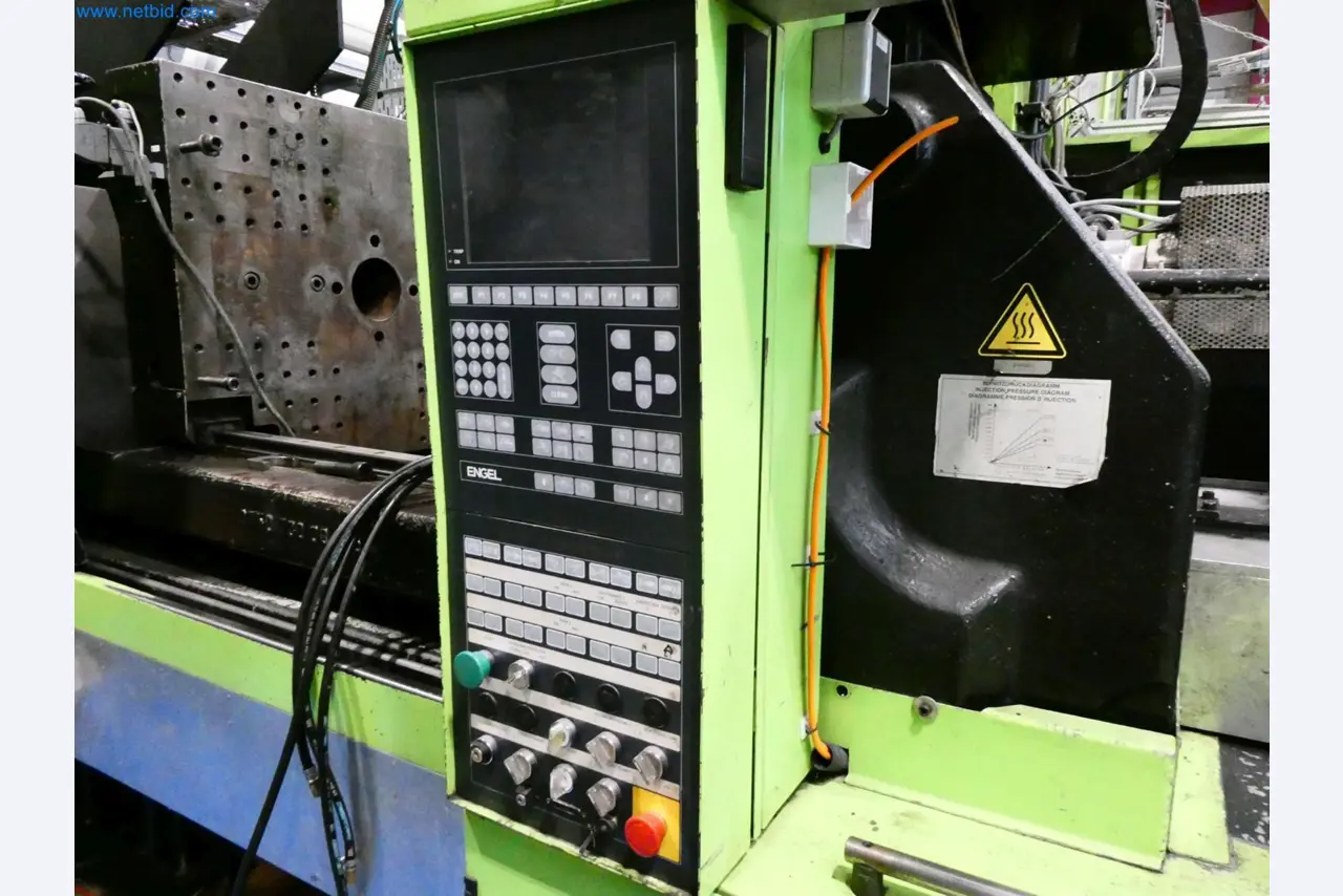 Engel Spritzgießmaschinen und Maschinen aus der Kunststoffindustrie-13