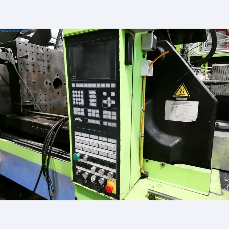 Engel Spritzgießmaschinen und Maschinen aus der Kunststoffindustrie-13