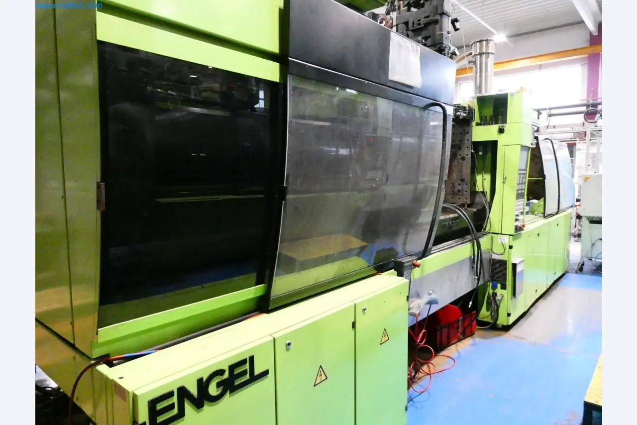 Engel Spritzgießmaschinen und Maschinen aus der Kunststoffindustrie-2