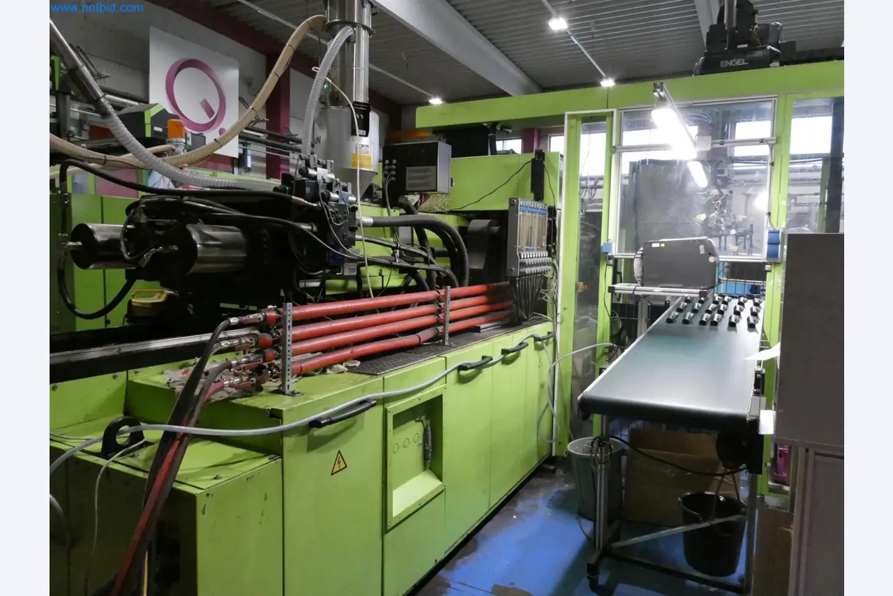 Engel Spritzgießmaschinen und Maschinen aus der Kunststoffindustrie-3