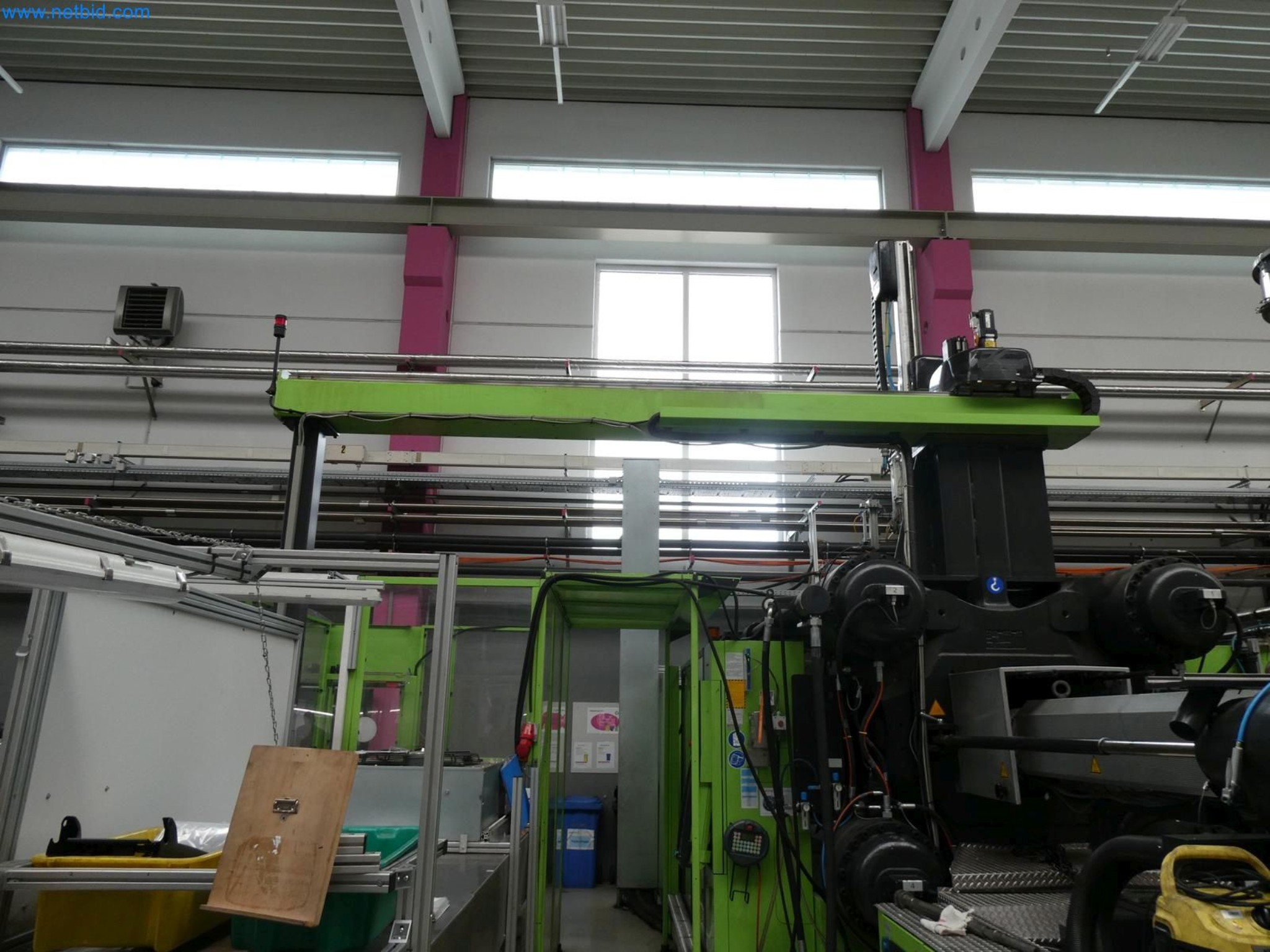 Engel Spritzgießmaschinen und Maschinen aus der Kunststoffindustrie-10