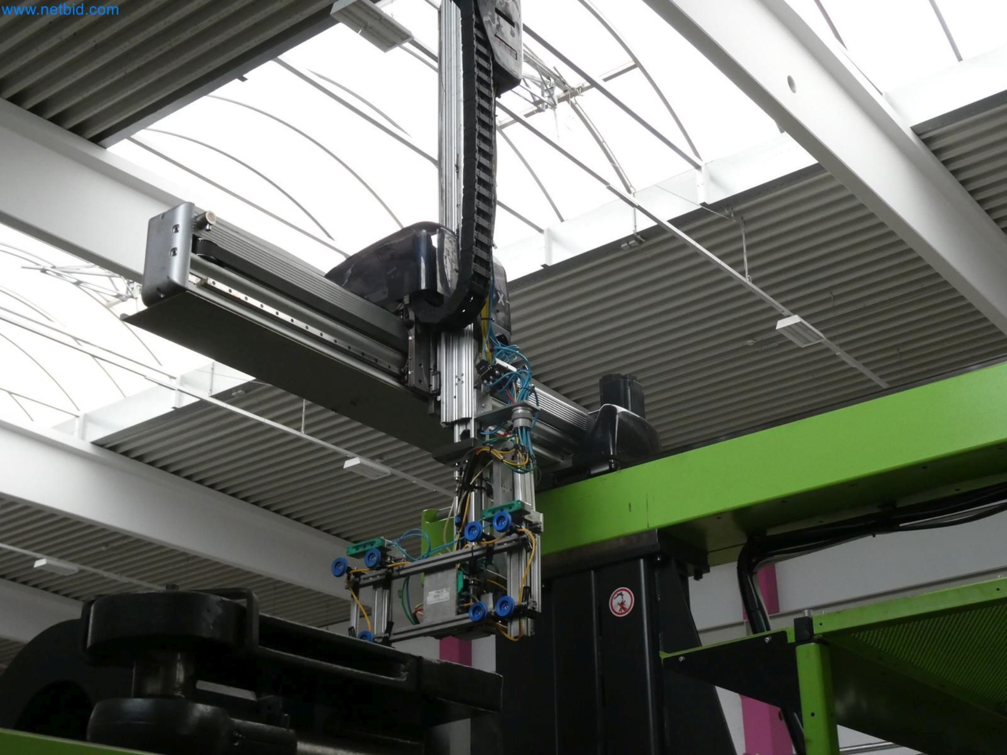 Engel Spritzgießmaschinen und Maschinen aus der Kunststoffindustrie-11