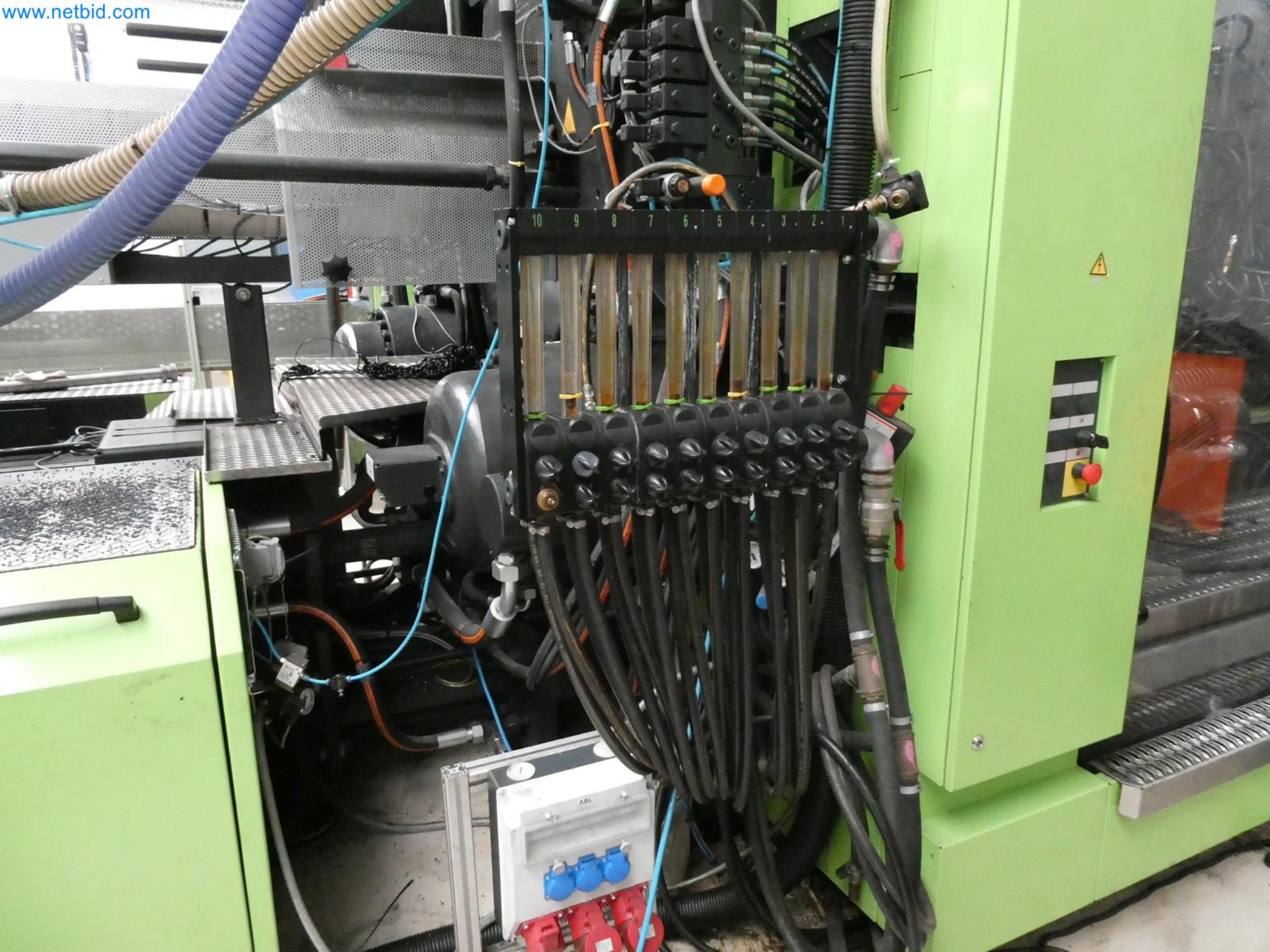 Engel Spritzgießmaschinen und Maschinen aus der Kunststoffindustrie-15