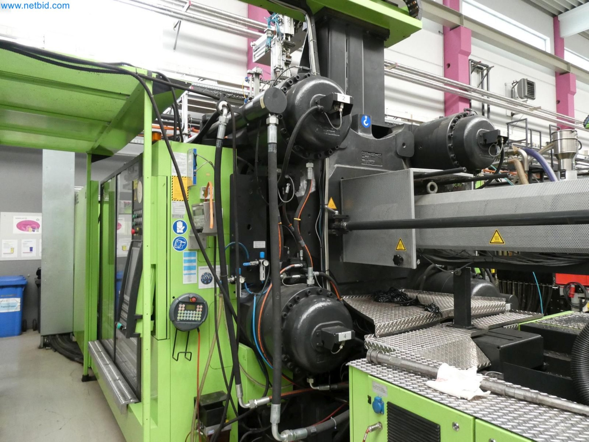 Engel Spritzgießmaschinen und Maschinen aus der Kunststoffindustrie-3