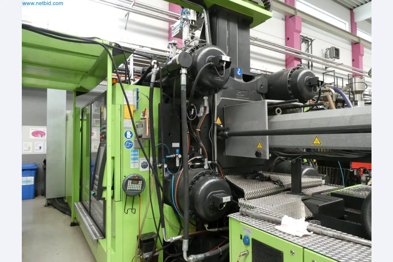 Engel Spritzgießmaschinen und Maschinen aus der Kunststoffindustrie-3