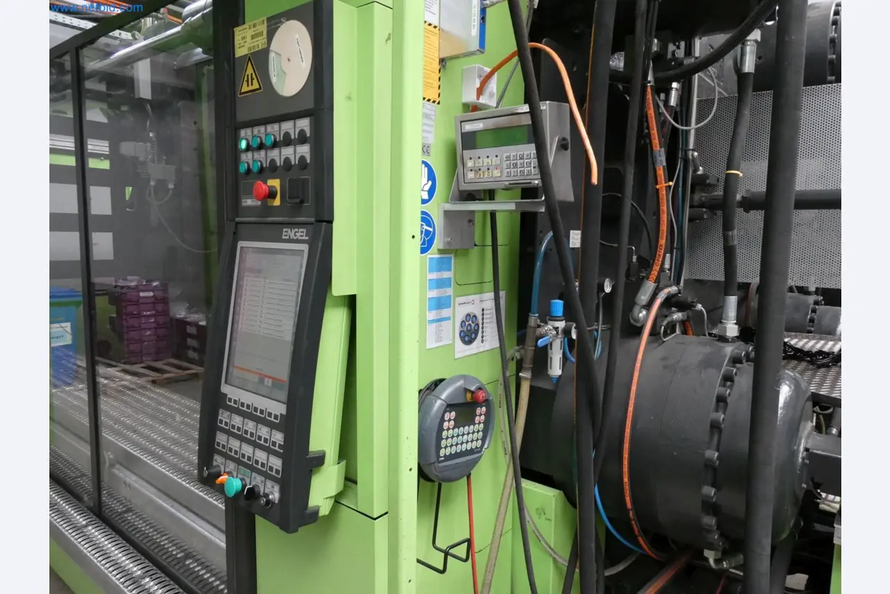 Engel Spritzgießmaschinen und Maschinen aus der Kunststoffindustrie-6