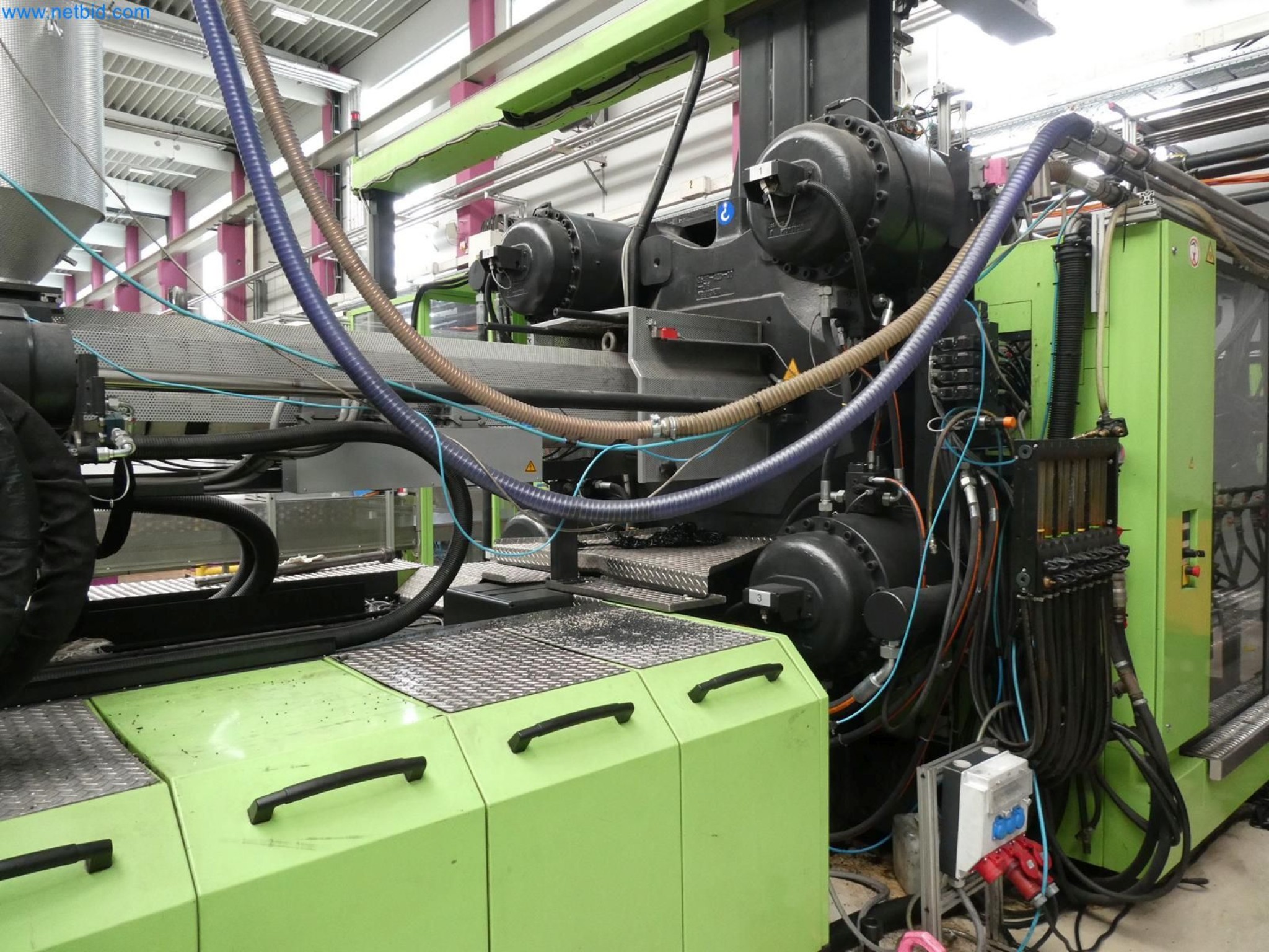 Engel Spritzgießmaschinen und Maschinen aus der Kunststoffindustrie-7