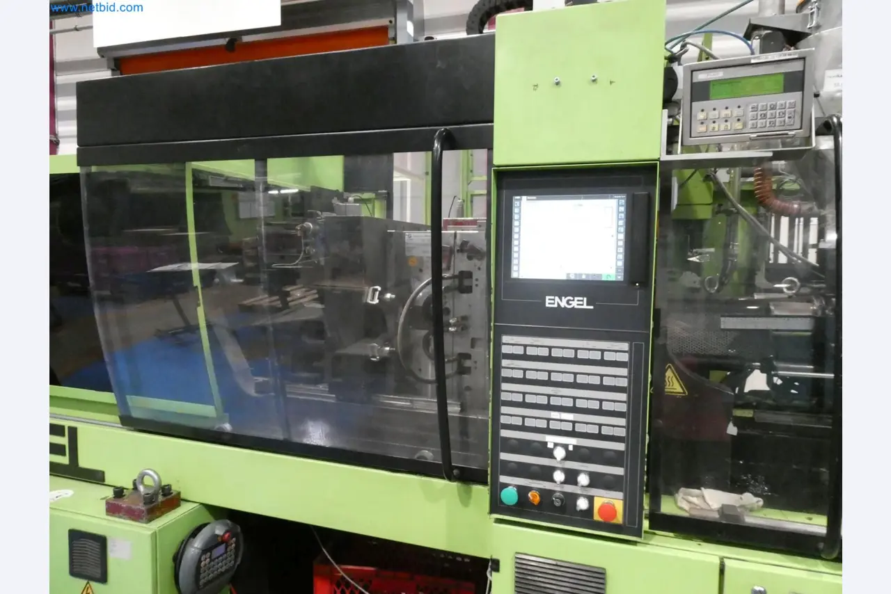 Engel Spritzgießmaschinen und Maschinen aus der Kunststoffindustrie-2
