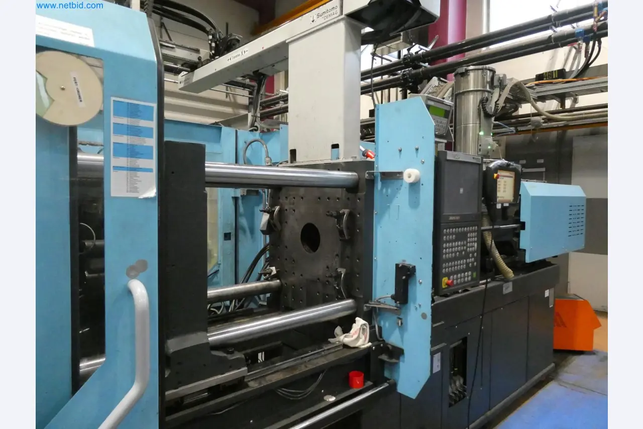 Engel Spritzgießmaschinen und Maschinen aus der Kunststoffindustrie-2