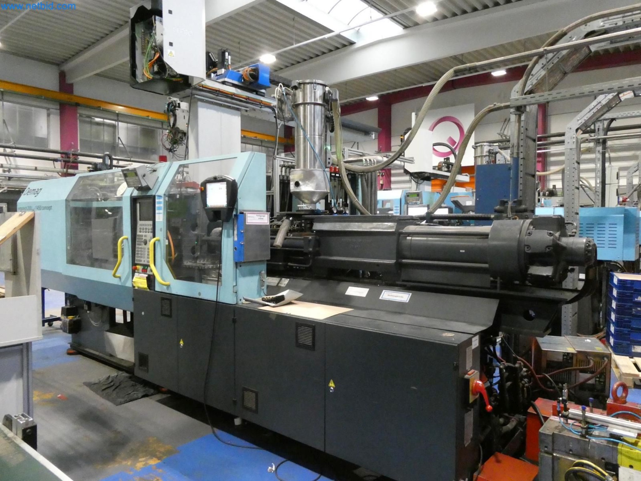 Engel Spritzgießmaschinen und Maschinen aus der Kunststoffindustrie-4