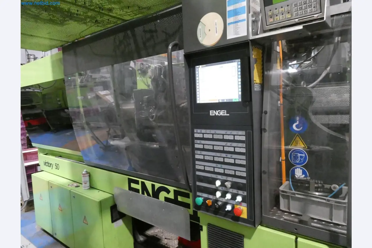 Engel Spritzgießmaschinen und Maschinen aus der Kunststoffindustrie-2